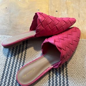 Sz 91/2 Circus NY pink mules. Never worn!